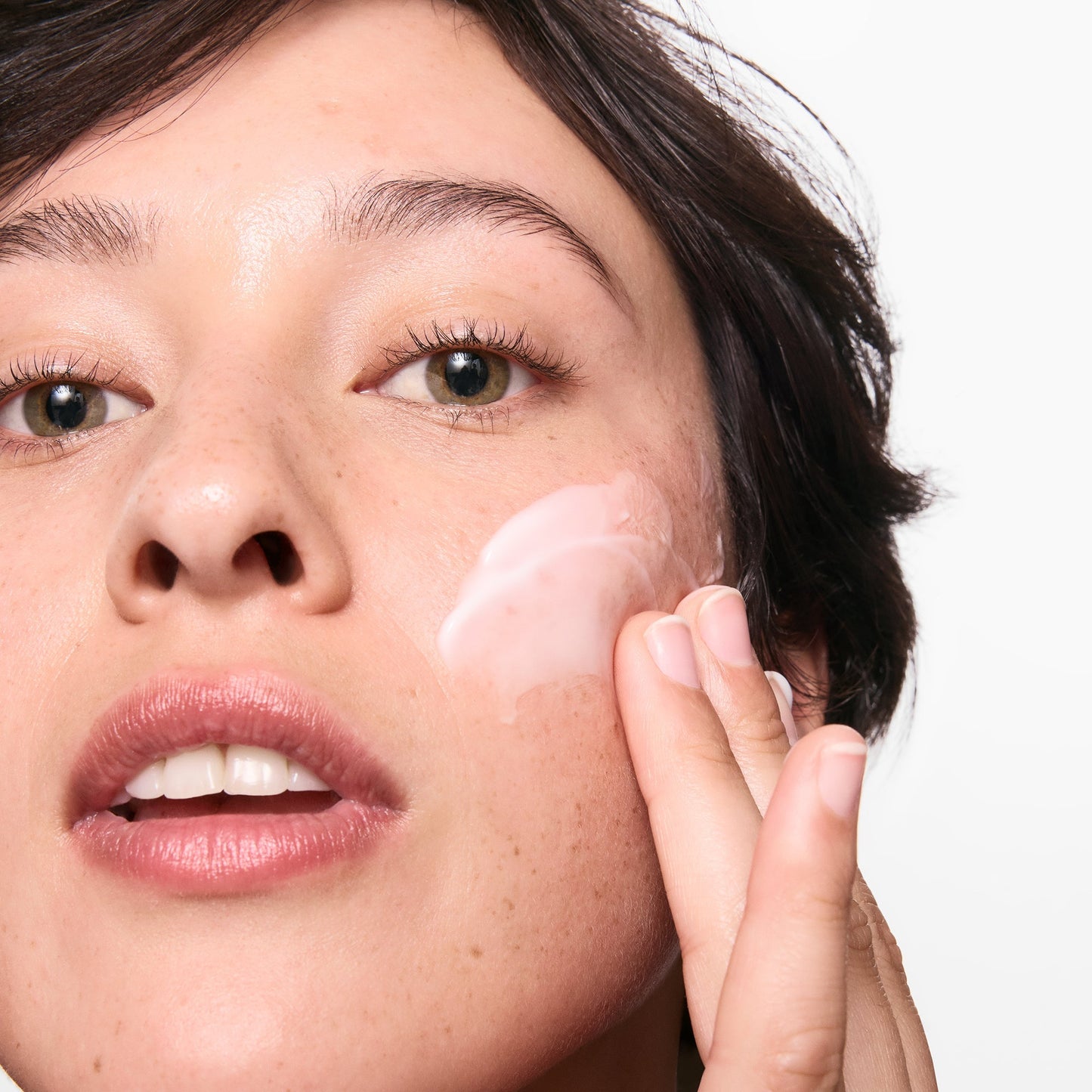 hydrating-cleanser-and-oil-free-moisturizer-duo-k1 01_LYDIA_12_APPLICATION_OMEGA_SUPERSIZE_036_1_8483aad9-c9a3-46f0-b735-539c739306ac.jpg