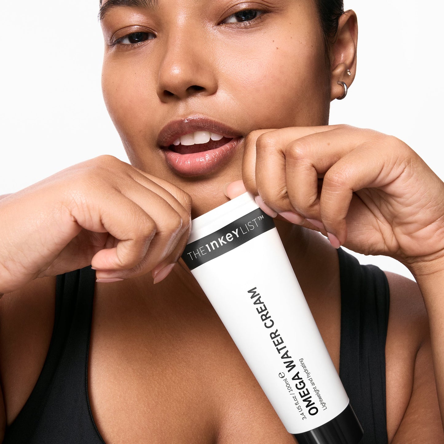 supersize-omega-water-cream-duo-r4 03_KAFFYA_07_HOLDING_OMEGA_SUPERSIZE_001.jpg