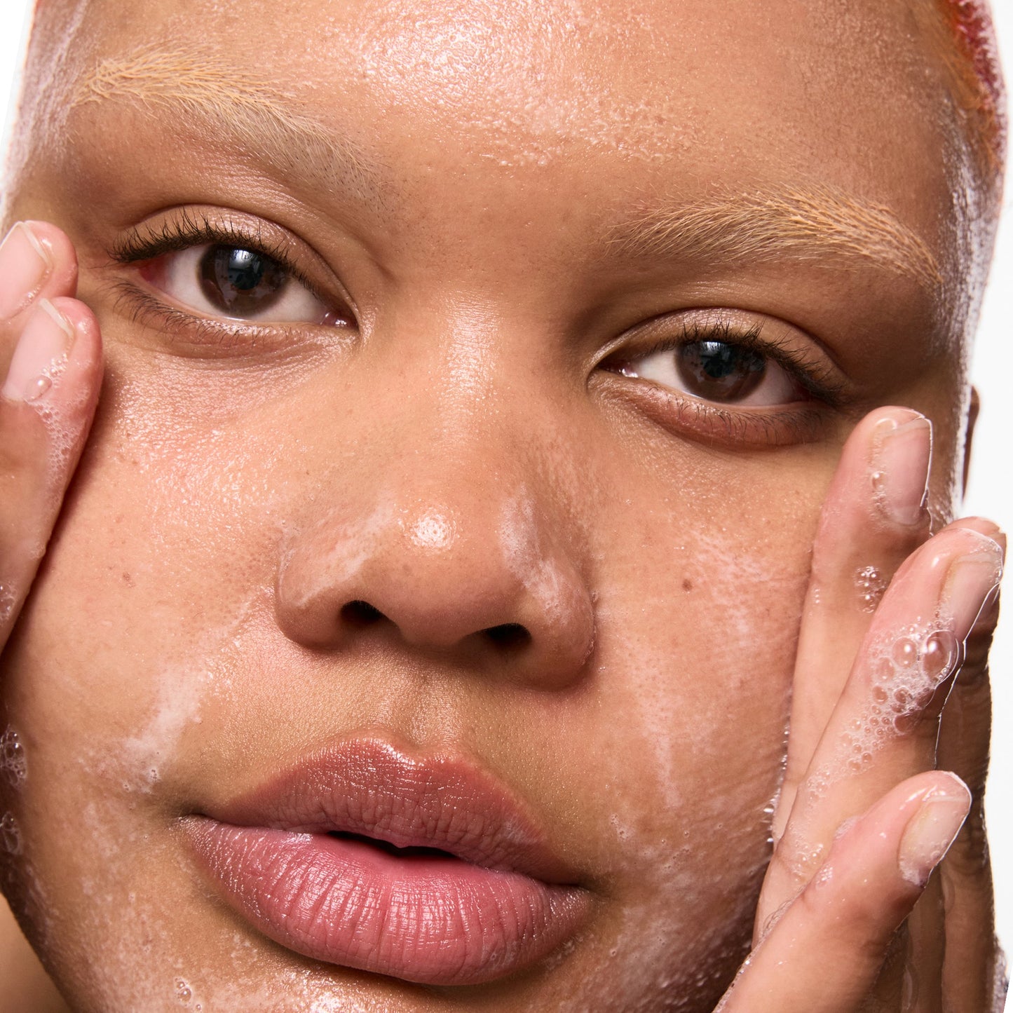salicylic-acid-cleanser-150ml-w0 Omega50_Model_2000x2000-1_ce0a3018-d6f0-4ed9-a17d-0096b80b29f6.jpg