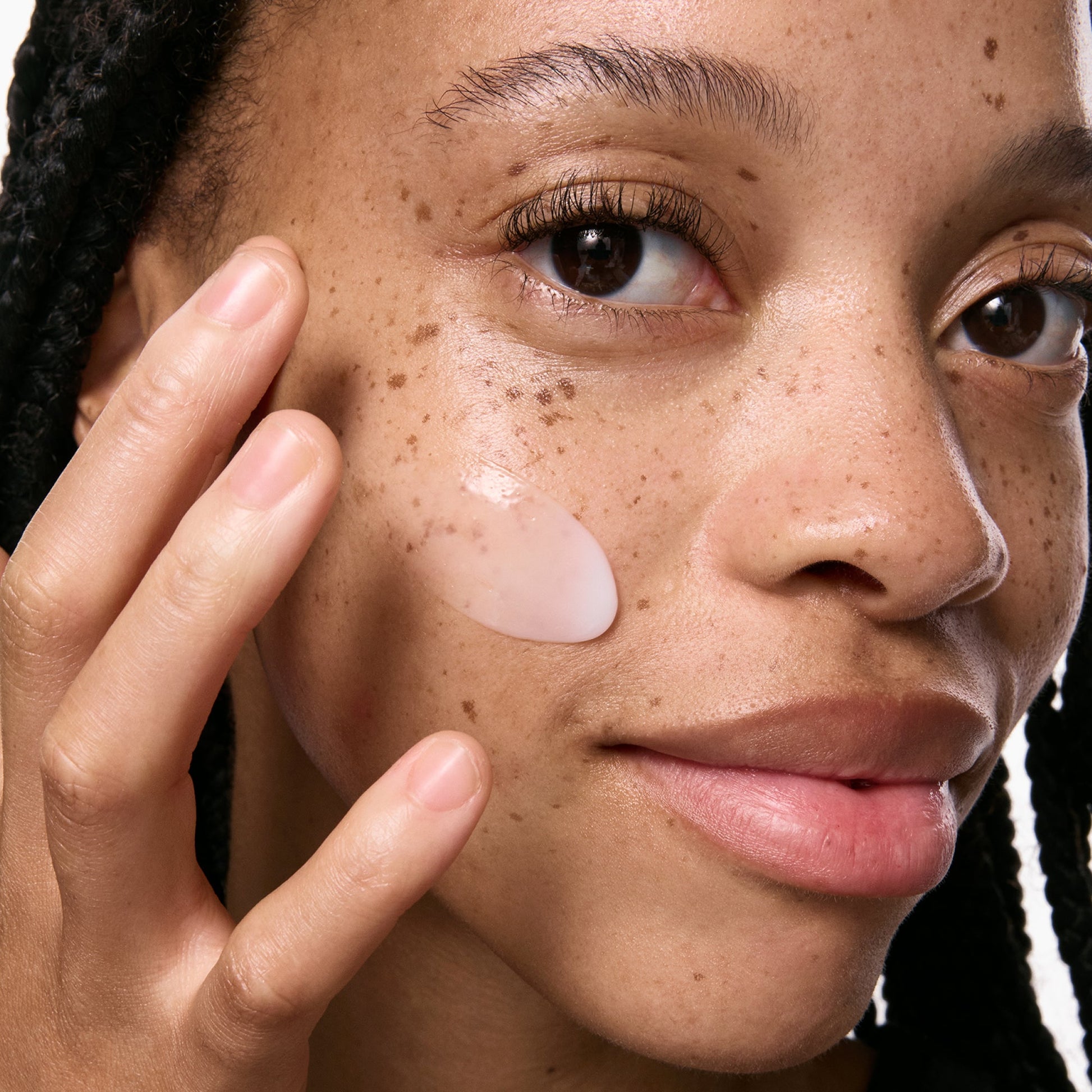 vitamin-b-c-and-e-moisturizer-g2 VitBC_E_ModelGoopMacro_2000x2000_bc64d363-139d-4699-88a9-2e0b1942763a.jpg